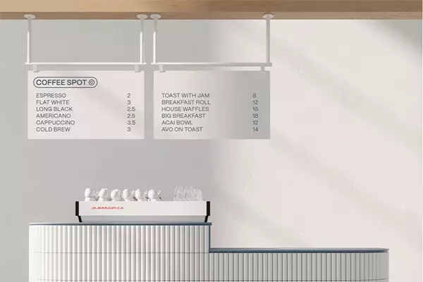 ardoise menu blanc suspendu dans un coffee shop