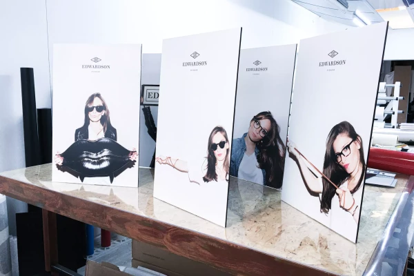 des panneaux de publicité pour commerçants