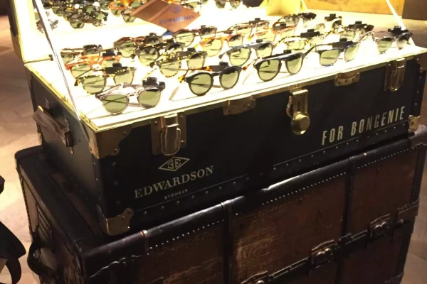 stand de présentation de lunettes pour magasin