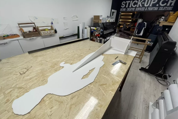 fabrication de panneaux publicitaires sur lieu de vente grandeur nature