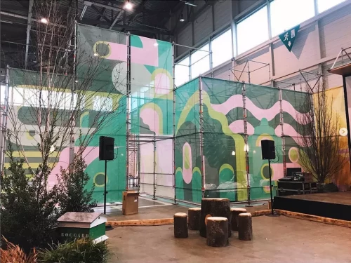 structure avec bâches imprimées pour un événement