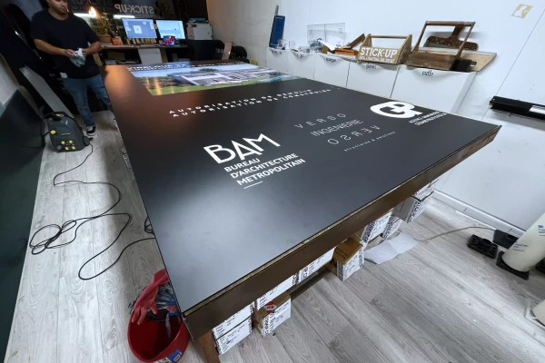 conception d'un panneau commercial pour chantier