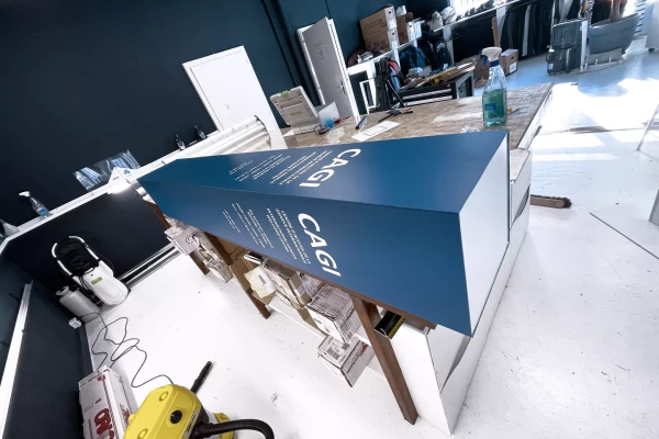 fabrication d'un totem publicitaire pour chantier