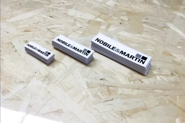 étiquette adhésive pour bidons industriels