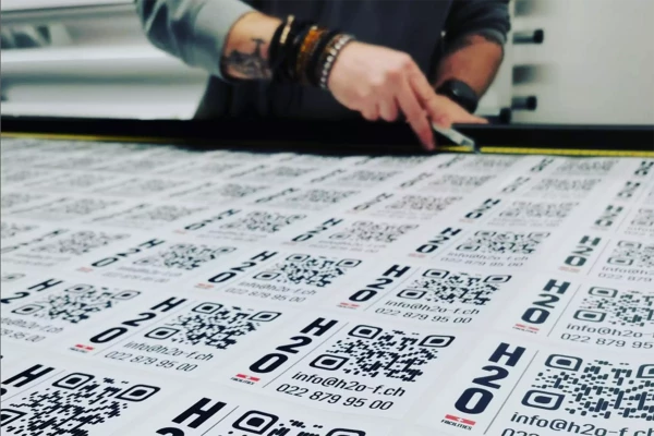 fabrication d'étiquette adhésive pour l'industrie