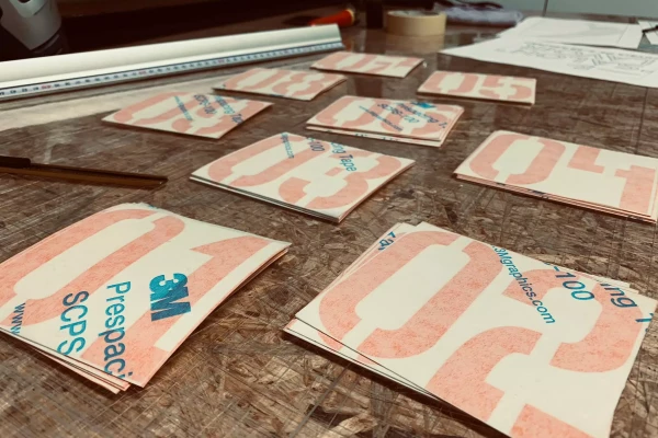 fabrication de chiffres adhésifs pour entreprise