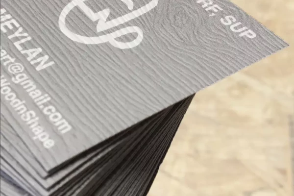 vue détaillée d'une pile de cartes de visite pour entreprise