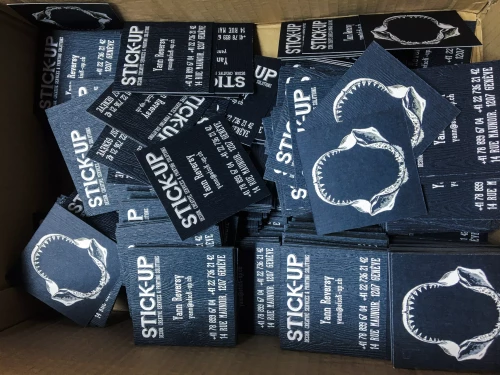 des cartes de visites bleues texturées