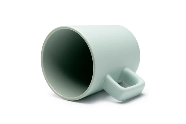 tasse blanche couchée