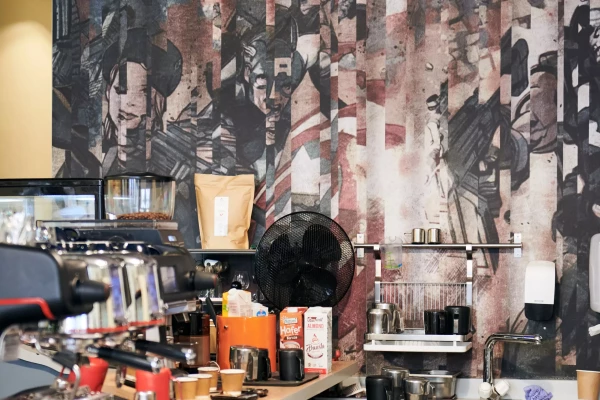 tapisserie imprimée sur mesure dans un coffee shop