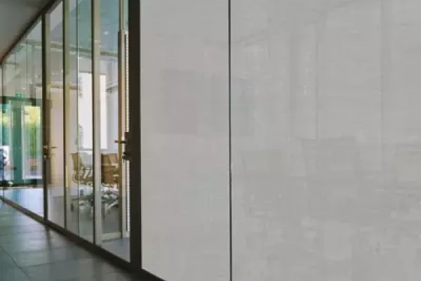 un film de discrétion dans un bureau