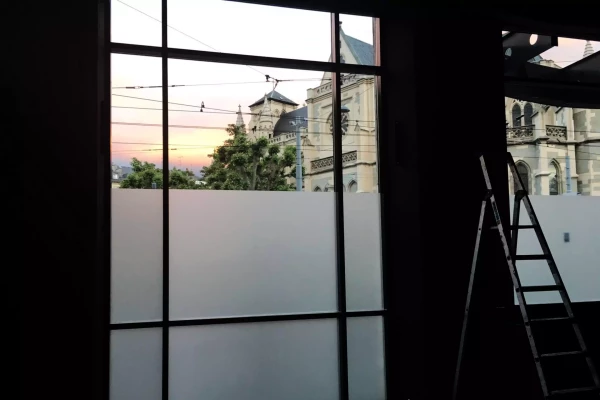 un film de discrétion dans un commerce