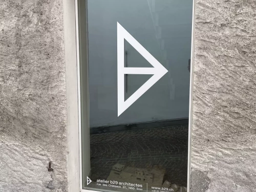 des lettres en vinyle découpées