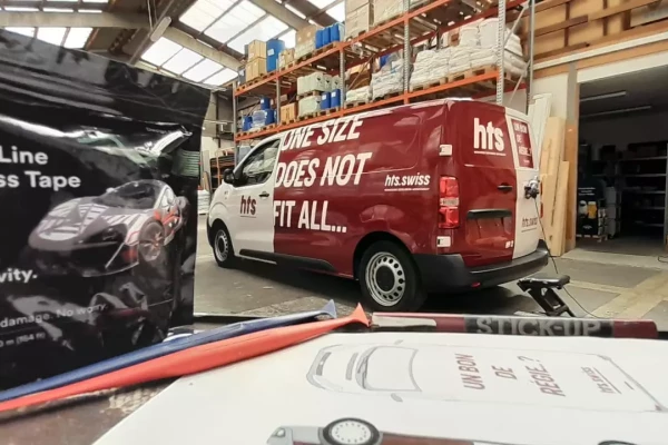 Covering d'une camionnette par  l'entreprise Stick-Up à Genève