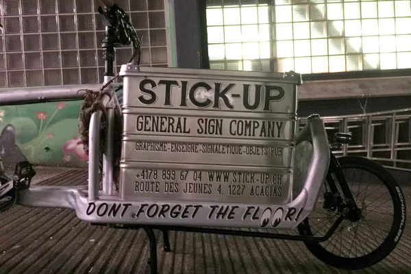 un exemple de branding d'un vélo cargo