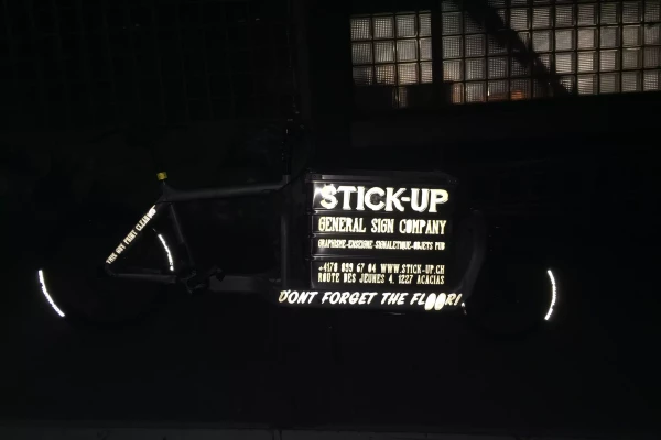 un exemple de branding d'un vélo cargo