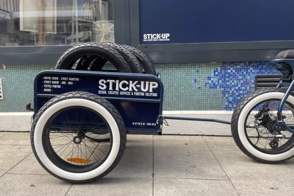 un exemple de branding d'un vélo cargo