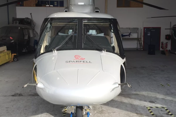 une inscription publicitaire sur un hélicoptère