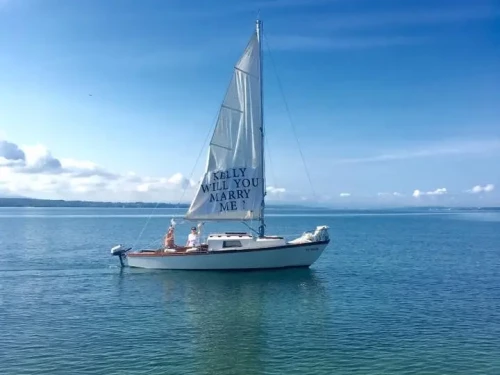 demande en mariage sur un bateau