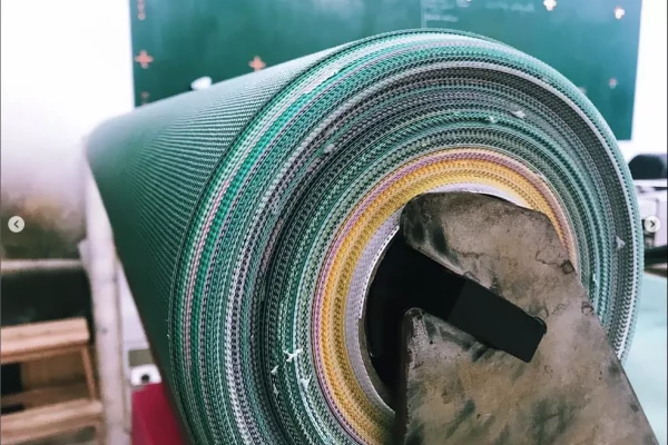 une bâche mesh en rouleau