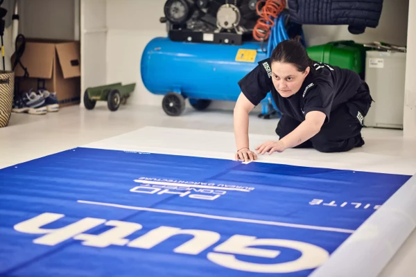 assemblage d'une bâche de chantier