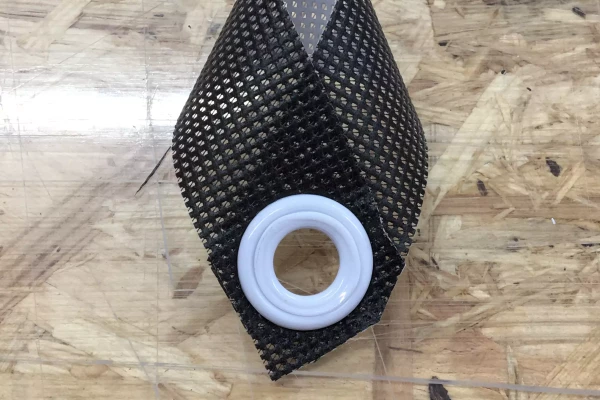 un porte clef en nylon noir