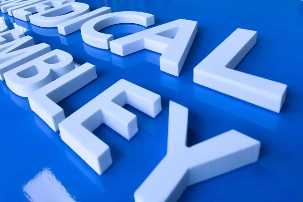 Fabrication de lettres 3d sur mesure pour totem d'entreprise à Genève