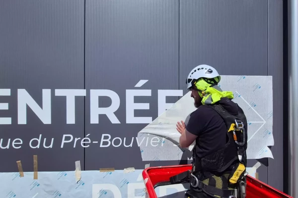 ouvrier sur une nacelle