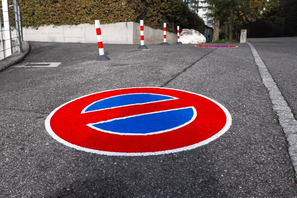 marque au sol au pochoir