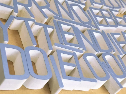 des lettres 3d blanches et noir en relief