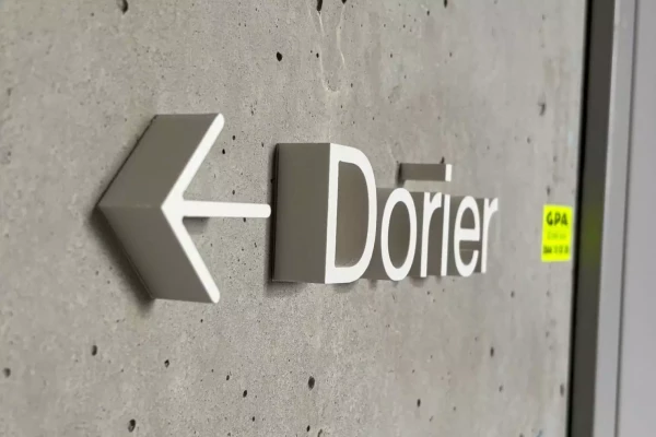 photo de lettres 3d contre un mur
