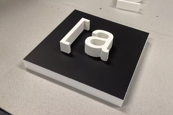 photo de 2 lettres en 3d