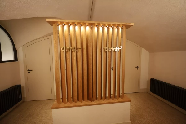 scénographie wc dans une entreprise