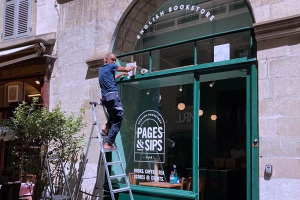 décoration publicitaire d'une librairie à Genève