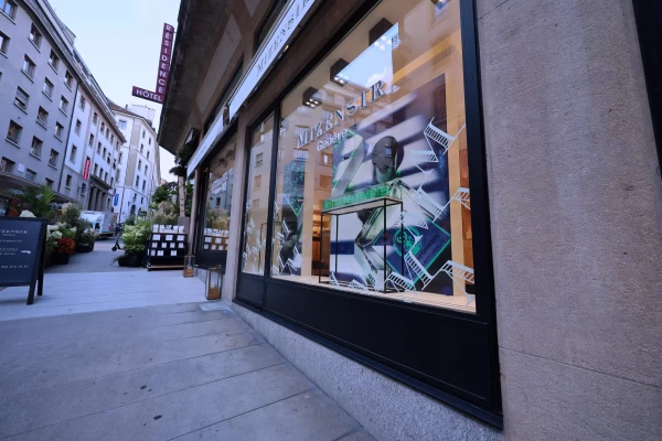 devanture et vitrine de magasin de mode à Genève