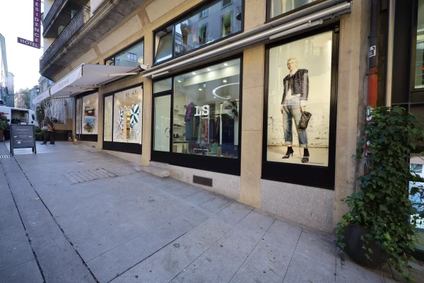 devanture et vitrine de magasin de mode à Genève