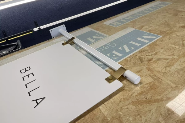 confection d'un panneau stop trottoir pour restaurant