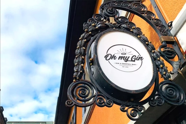 enseigne en fer forgé pour un bar