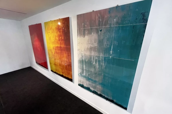 3 impressions d'oeuvres d'art en plaxiglas pour entreprise