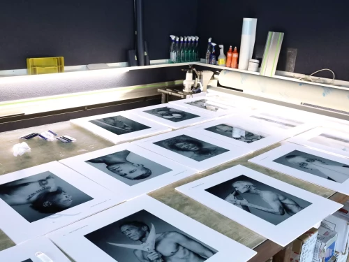 impression et encadrement de photos d'art d'un portrait composés de portraits